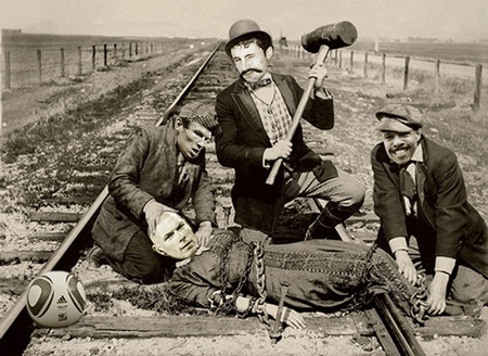 Biếm họa về "Gã chơi bẩn" Van Bommel của ĐT Hà Lan - 1 Biếm họa về "Gã chơi bẩn" Van Bommel của ĐT Hà Lan - 1