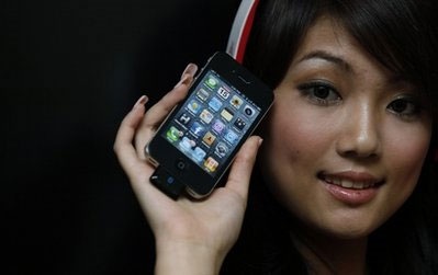 Apple đau đầu vì iPhone 4 dính lỗi