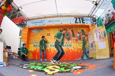 ZTE – Khuyến mại hấp dẫn mua điện thoại, 1 tặng 4 - 1
