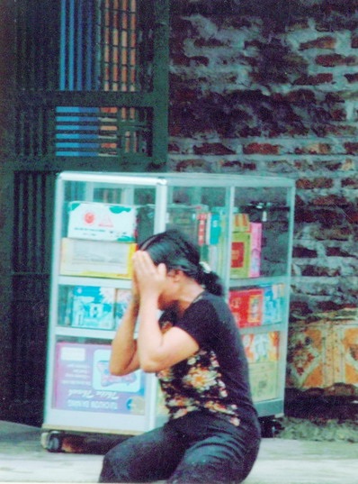 Giải quyết mâu thuẫn bằng dao và nước sôi - 2 Giải quyết mâu thuẫn bằng dao và nước sôi - 2