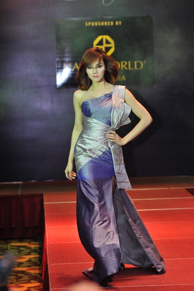 “Chân dài” Việt khoe dáng tại Campuchia - 14