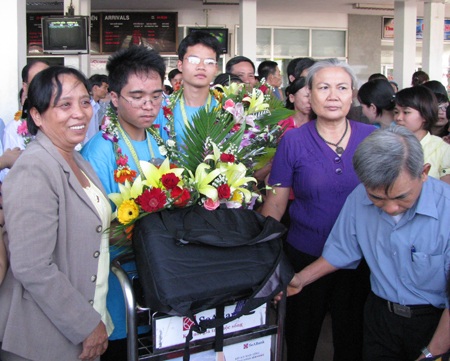 Đà Nẵng: Chào đón 2 học sinh đoạt HCB Olympic Toán quốc tế  - 2