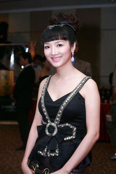 Thùy Dung nổi bật với vương miện Hoa hậu - 8 Thùy Dung nổi bật với vương miện Hoa hậu - 8