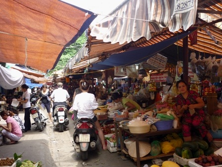 Giải tỏa chợ Hàng Bè, tiểu thương lo phải… ngồi chơi - 1