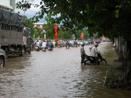 Trung Trung Bộ: Năm 2010 thiên tai diễn biến khốc liệt hơn - 1 Trung Trung Bộ: Năm 2010 thiên tai diễn biến khốc liệt hơn - 1