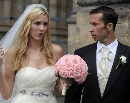 “Chân dài” Vaidisova lên xe hoa - 1