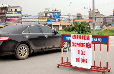 Giao thông hỗn loạn trên cầu Phù Đổng - 5 Giao thông hỗn loạn trên cầu Phù Đổng - 5