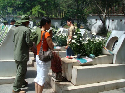  Nhắc mãi tên mười nữ anh hùng - 2