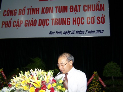 Lễ công bố tỉnh Kon Tum đạt chuẩn phổ cập THCS - 1 Lễ công bố tỉnh Kon Tum đạt chuẩn phổ cập THCS - 1