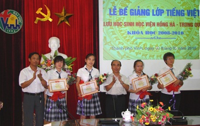 ĐH Vinh cấp chứng chỉ tiếng Việt cho 24 lưu học sinh Trung Quốc - 1