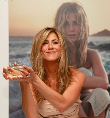 Jennifer Aniston quảng cáo nước hoa mới tại Anh - 3 Jennifer Aniston quảng cáo nước hoa mới tại Anh - 3