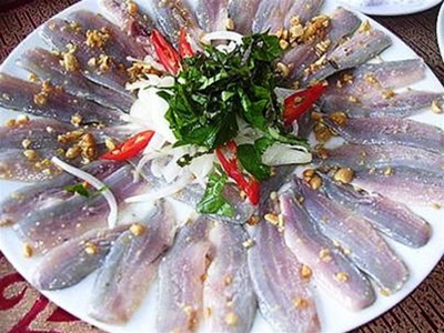 Bệnh nhân bị ổ áp xe di động vì nhiễm giun đầu gai - 1 Bệnh nhân bị ổ áp xe di động vì nhiễm giun đầu gai - 1
