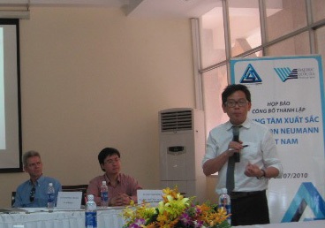 Thành lập trung tâm nghiên cứu khoa học sau ĐH đầu tiên tại Việt Nam - 1 Thành lập trung tâm nghiên cứu khoa học sau ĐH đầu tiên tại Việt Nam - 1