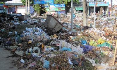 Tạm thoát cảnh kinh hoàng vì bị rác thải “tấn công” - 1 Tạm thoát cảnh kinh hoàng vì bị rác thải “tấn công” - 1