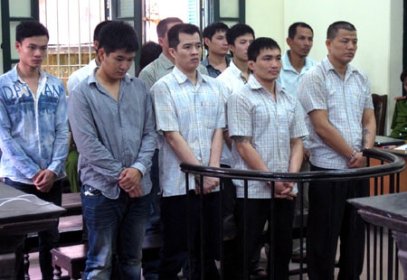 Xét xử nhóm đối tượng bắn nhau trên phố Đoàn Thị Điểm - 1 Xét xử nhóm đối tượng bắn nhau trên phố Đoàn Thị Điểm - 1