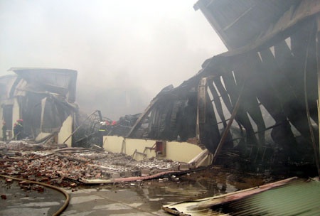 Cháy dữ dội tại khu công nghiệp ở Hà Đông - 4