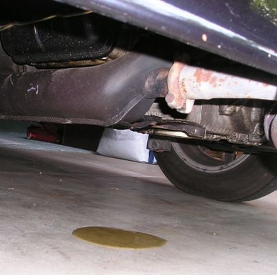 Cách nhận biết sớm trục trặc kỹ thuật của xe - 3 Cách nhận biết sớm trục trặc kỹ thuật của xe - 3