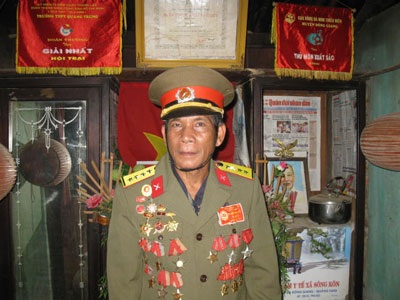 Huyền thoại anh hùng Cơtu Alăng Bảy - 1 Huyền thoại anh hùng Cơtu Alăng Bảy - 1