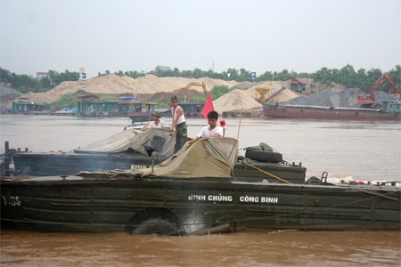 Cắt cầu phao Đuống vì nước sông lên cao - 2 Cắt cầu phao Đuống vì nước sông lên cao - 2