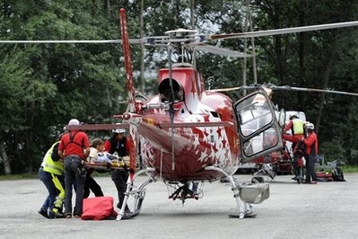 Thụy Sĩ: Tàu du lịch nổi tiếng trật bánh trên dãy An-pơ - 6 Thụy Sĩ: Tàu du lịch nổi tiếng trật bánh trên dãy An-pơ - 6