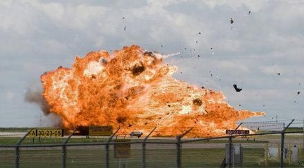 Chiến đấu cơ Canada bốc cháy ngùn ngụt - 4