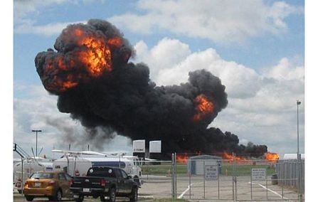 Chiến đấu cơ Canada bốc cháy ngùn ngụt - 7