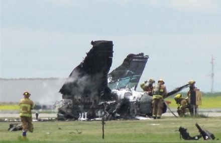 Chiến đấu cơ Canada bốc cháy ngùn ngụt - 9