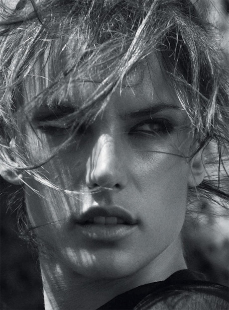 Chùm ảnh đen trắng ấn tượng của Alessandra Ambrosio - 6 Chùm ảnh đen trắng ấn tượng của Alessandra Ambrosio - 6