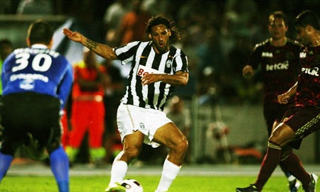 “Bà đầm già” Juventus ngược dòng đả bại Lyon - 3