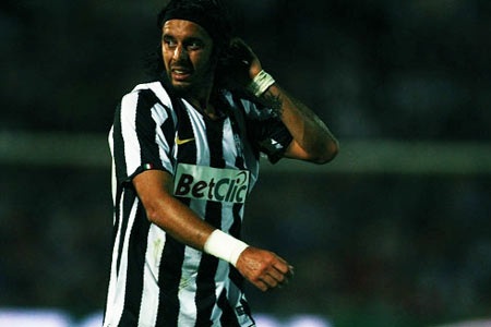 “Bà đầm già” Juventus ngược dòng đả bại Lyon - 2