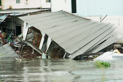 TPHCM: 11 căn nhà “lọt” xuống sông trong đêm  - 3