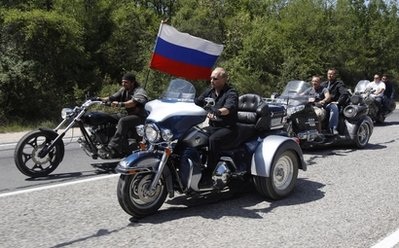 Thủ tướng Nga Putin "lướt" siêu mô tô đi thăm triển lãm - 3 Thủ tướng Nga Putin "lướt" siêu mô tô đi thăm triển lãm - 3