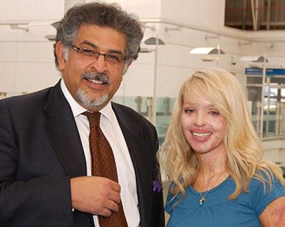 Tái tạo gương mặt bị axit làm biến dạng - 1