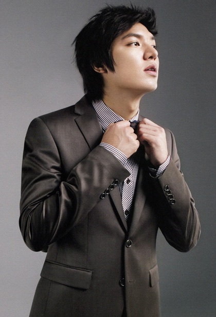 “Hotboy” Lee Min Ho làm quý ông lịch lãm - 16