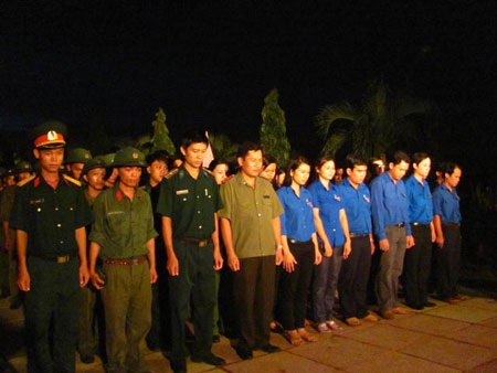 Lung linh ánh nến tri ân những linh hồn không tuổi - 4 Lung linh ánh nến tri ân những linh hồn không tuổi - 4