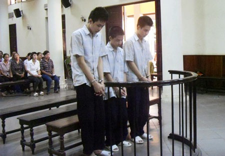 Hà Nội: Bênh bạn gái, lĩnh án tù - 1