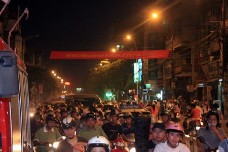 Khói mù mịt trên phố Tây Sơn - 8