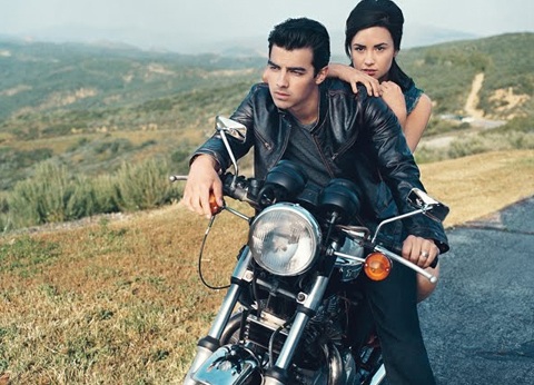 Demi Lovato - Joe Jonas: Vẫn diễn cảnh “tình tứ” dù đã chia tay - 6 Demi Lovato - Joe Jonas: Vẫn diễn cảnh “tình tứ” dù đã chia tay - 6