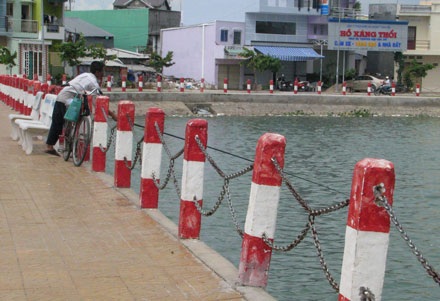 “Xộc xệch” hồ nước tiền tỷ   - 7