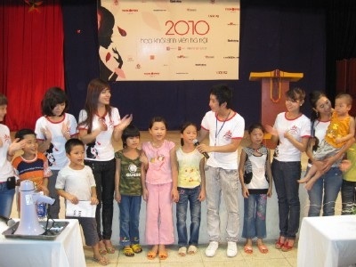 Thí sinh Imiss Thăng Long chung vui cùng trẻ em mồ côi - 4