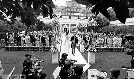 Khi các tiểu thư Nhà Trắng lên xe hoa - 7 Khi các tiểu thư Nhà Trắng lên xe hoa - 7