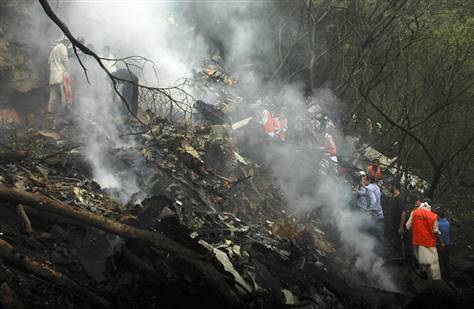 152 người thiệt mạng trong vụ rơi máy bay tại Pakistan - 1