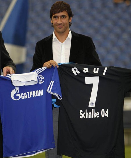 Raul ra mắt chiếc áo số 7 tại Schalke 04 - 6 Raul ra mắt chiếc áo số 7 tại Schalke 04 - 6