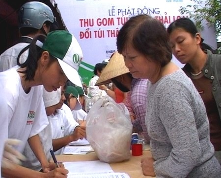“Hà Nội - Ngày chủ nhật không túi nilon” - 1 “Hà Nội - Ngày chủ nhật không túi nilon” - 1