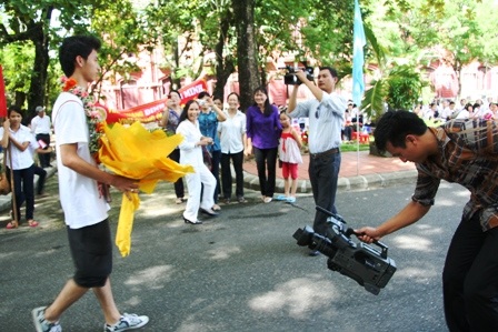 Vỡ òa niềm vui ngày đón “chàng trai vàng” Đinh Anh Minh - 13