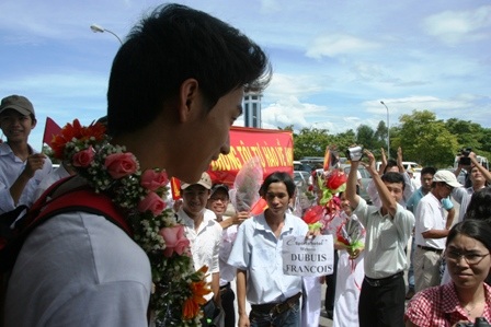 Vỡ òa niềm vui ngày đón “chàng trai vàng” Đinh Anh Minh - 7