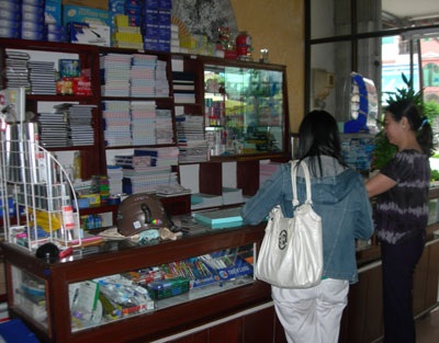 Thị trường đồ dùng học tập vào mùa “nóng” - 1