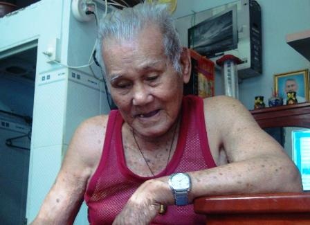 Cuộc sống đạm bạc của cụ già trúng số bạc tỷ - 1