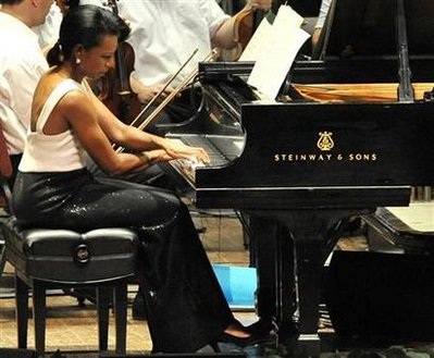 Cựu ngoại trưởng Mỹ Condoleezza Rice trổ tài chơi đàn - 1 Cựu ngoại trưởng Mỹ Condoleezza Rice trổ tài chơi đàn - 1