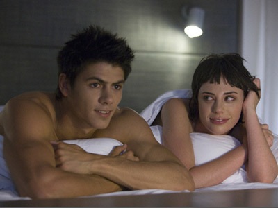 Gần nhau hơn sau cuộc “yêu” - 1